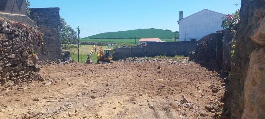 Obras - Junta de Freguesia dos Fenais da Luz